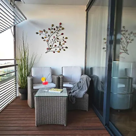 Bob Luxury Design & Sea View Apartment